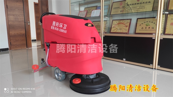 電動(dòng)掃地車(chē)
